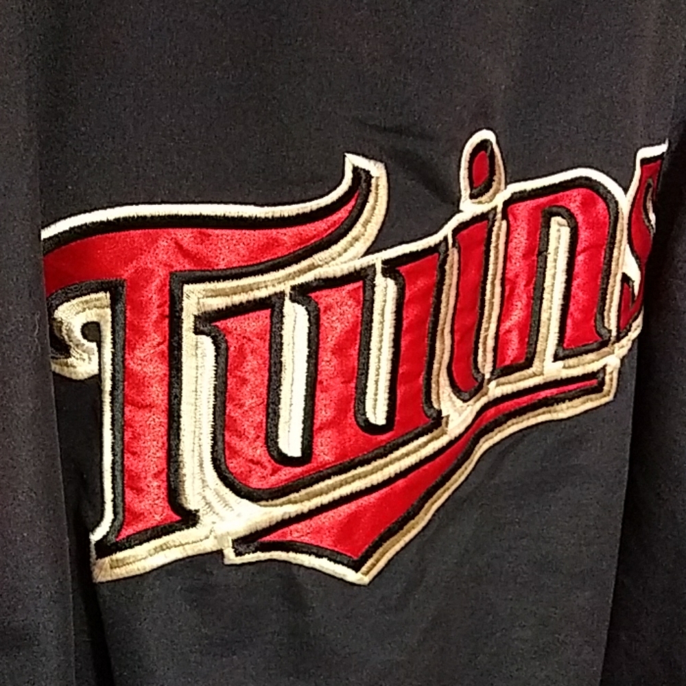 MLB Genuine Merchandise Minnesota Twins Pullover - Picture 3 of 6